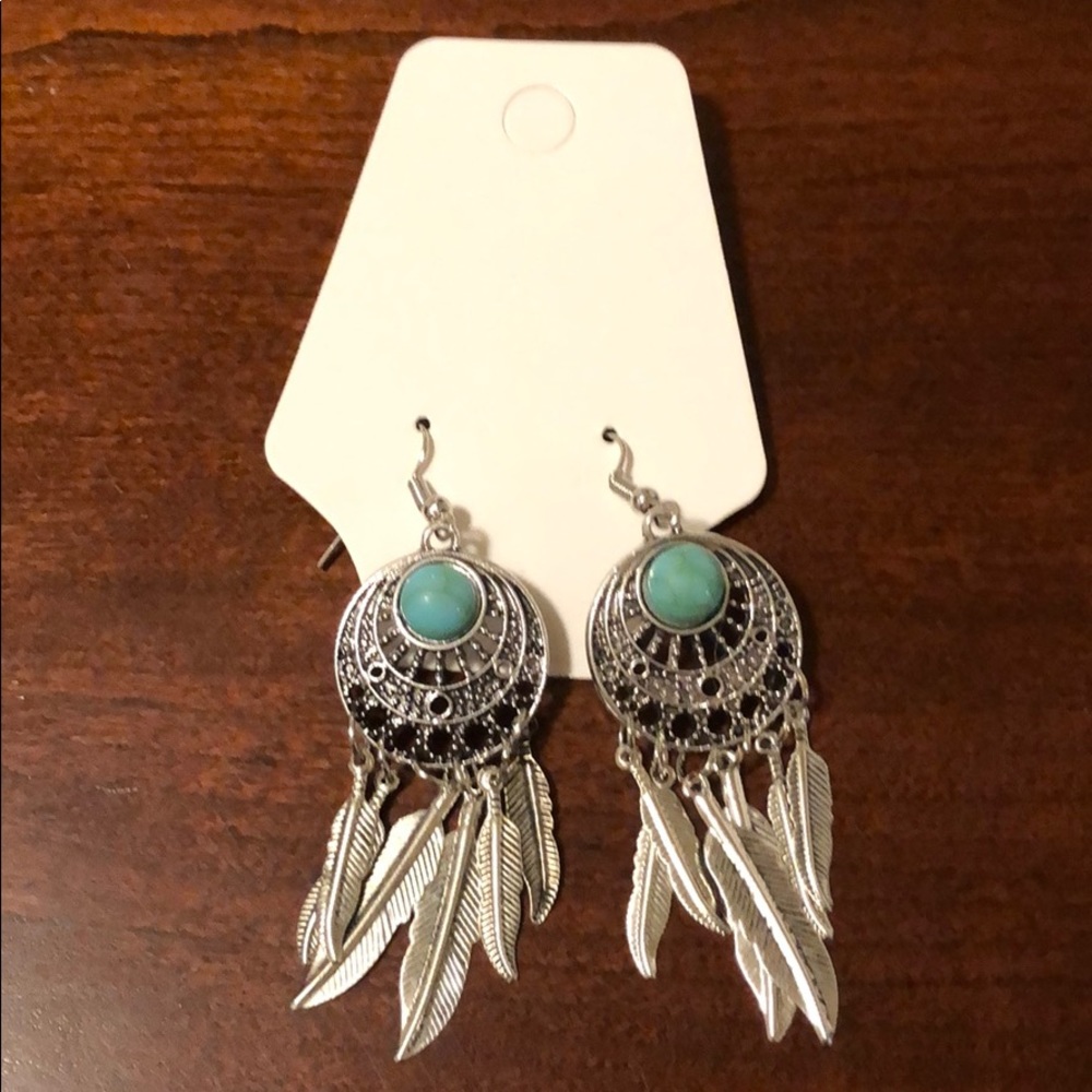 3/$20 Silver tone feather earrings - Picture 1 of 2